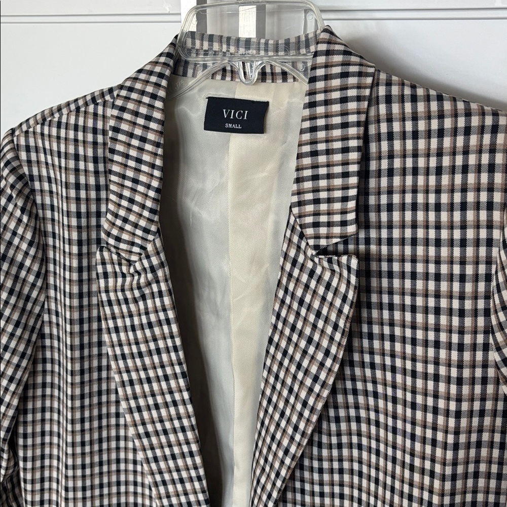 Vici Women's Black Brown and White Plaid Blazer - Picture 4 of 5